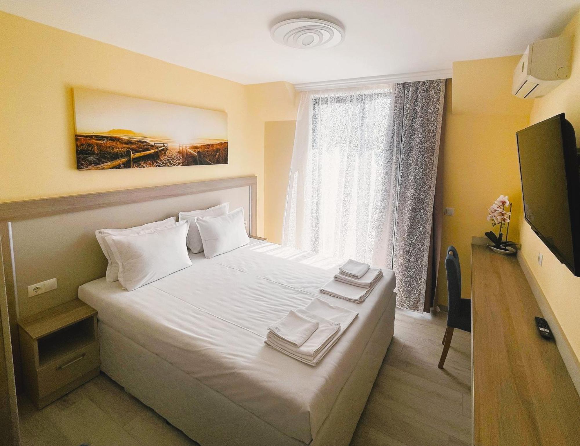 Sea View Apartment Free Parking Приморско Екстериор снимка